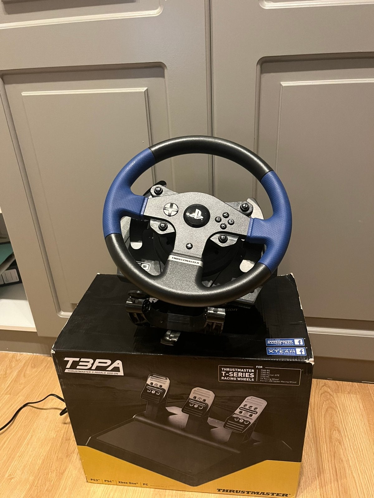 Thrustmaster t150 avec 2 sets de pédales, Consoles de jeu & Jeux vidéo, Enlèvement, Comme neuf