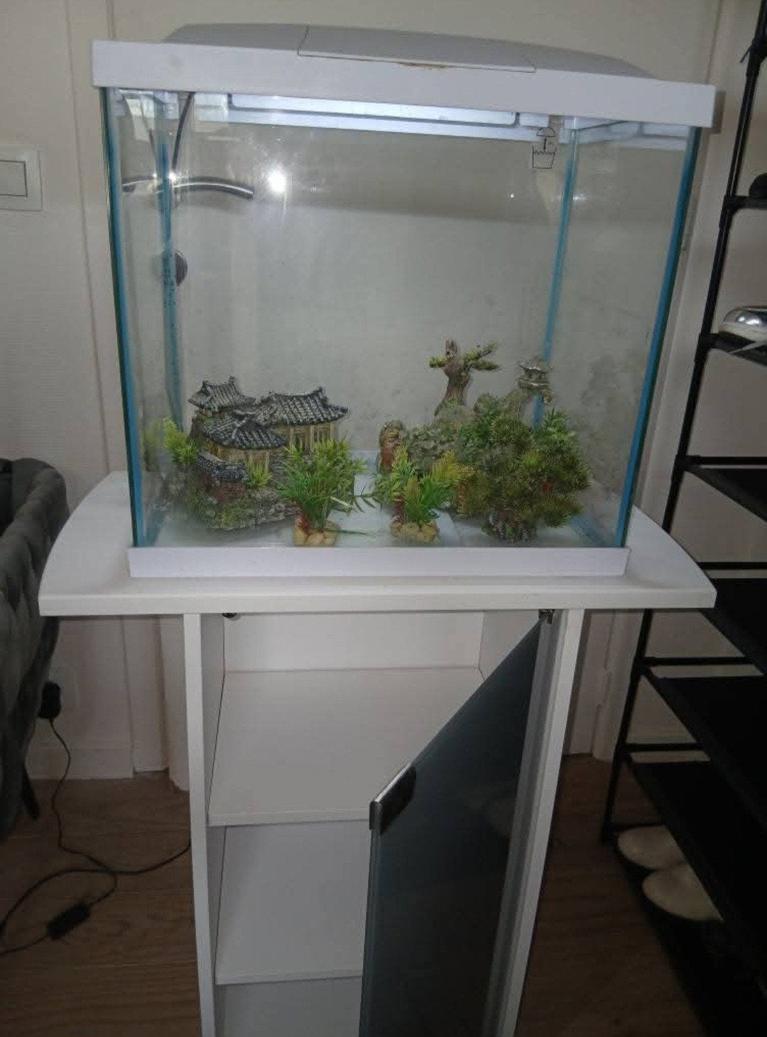 Aquarium de 50 litres avec le meuble et les accessoires, Ophalen