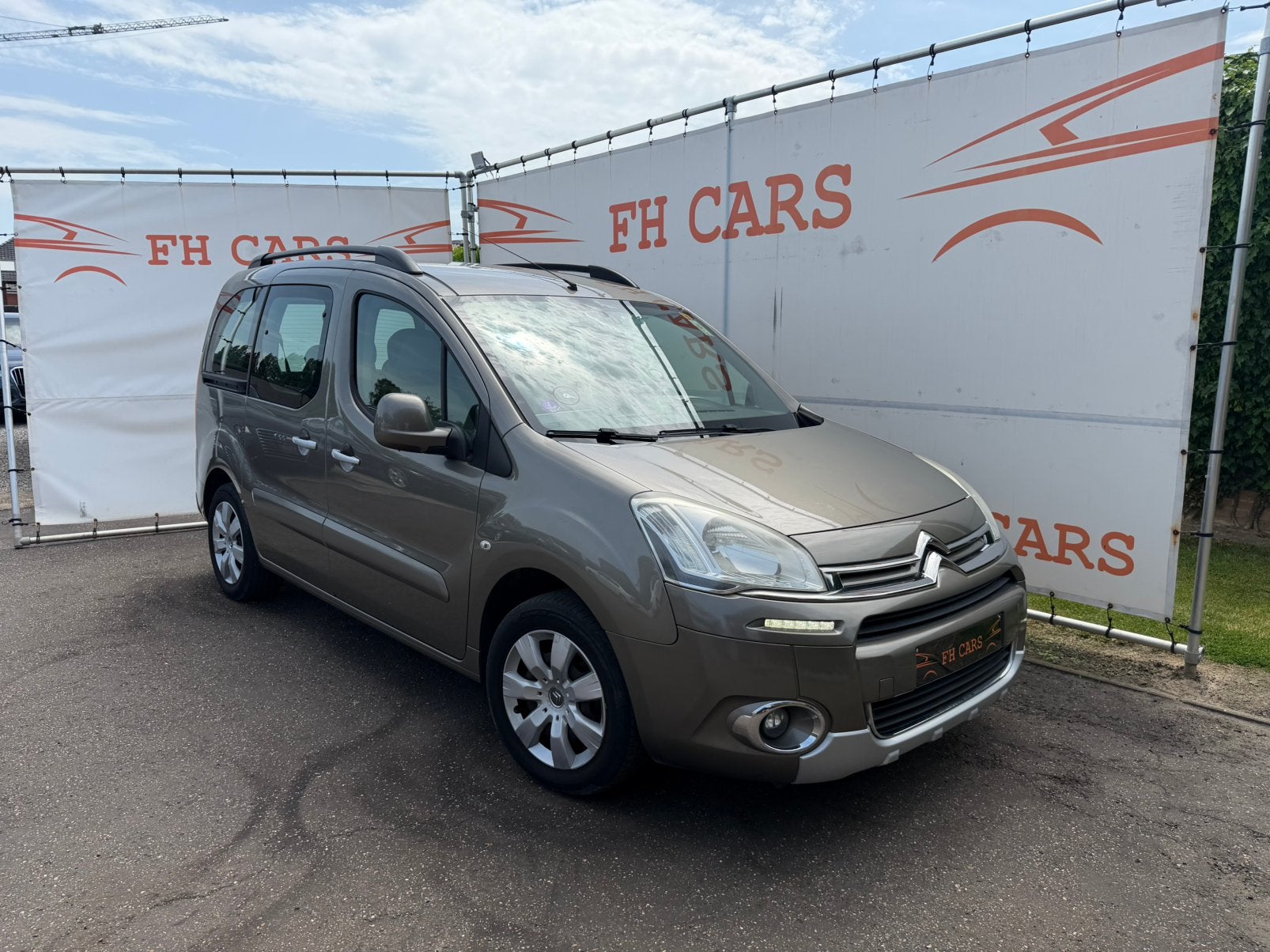 CITROËN BERLINGO 1.6i BENZINE * 2014 * AIRCO *5 ZITPL* 98 PK, Voorwielaandrijving, Euro 5, Start-stop-systeem, Beige