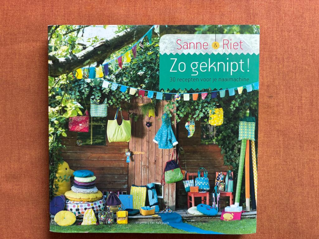 Naaiboek “zo geknipt” met 30 designs, Boeken, Ophalen of Verzenden, Zo goed als nieuw