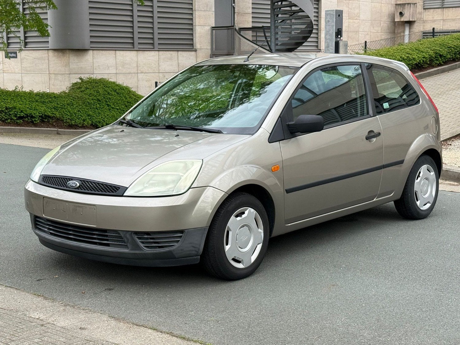 Ford fiesta/1.3i/2004, Auto's, Bruin, Bedrijf, Handgeschakeld, Fiësta