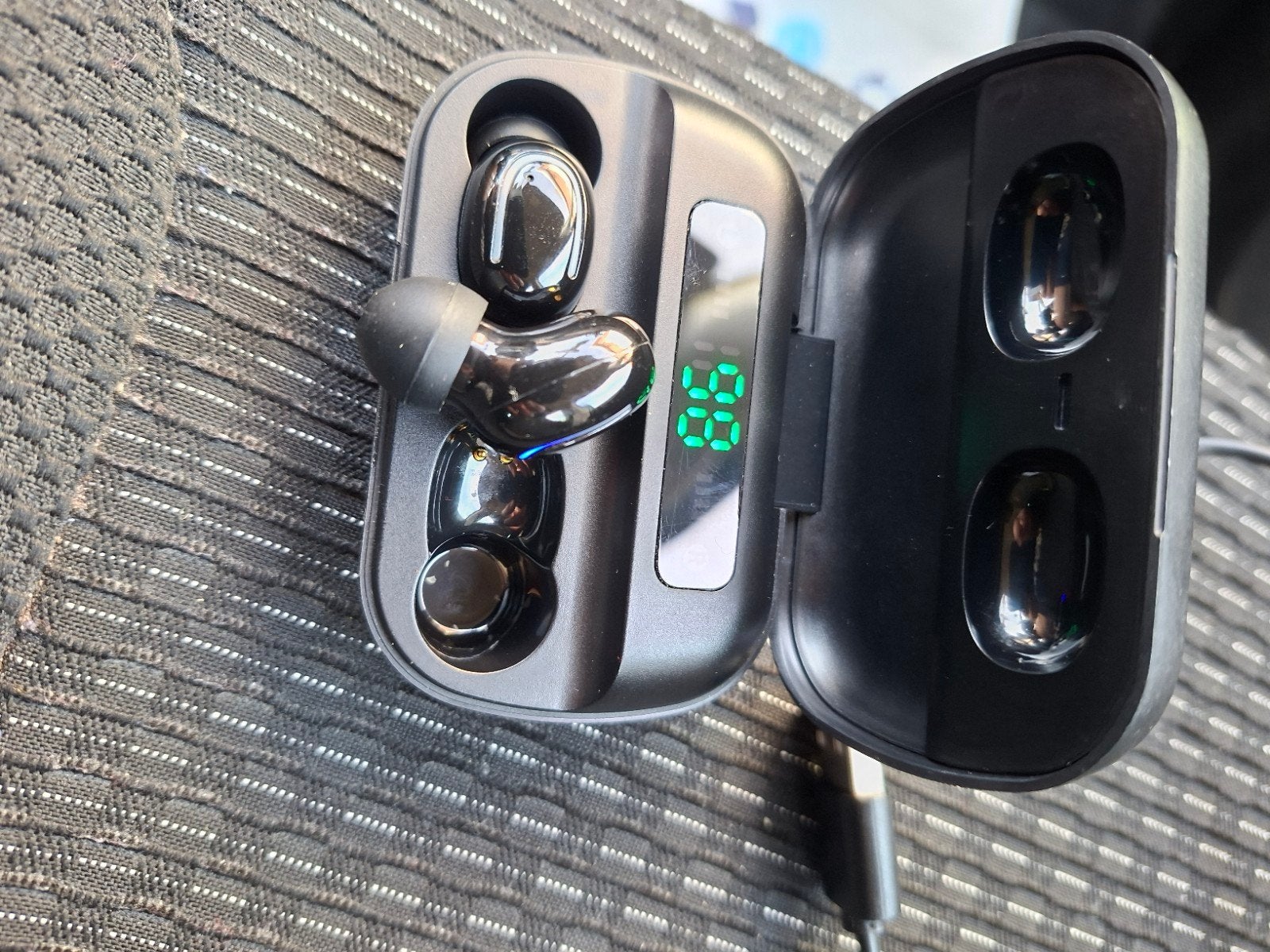 Écouteurs TWS Bluetooth avec affichage numérique, Télécoms, Bluetooth, Comme neuf, Enlèvement, Intra-auriculaires (In-Ear)