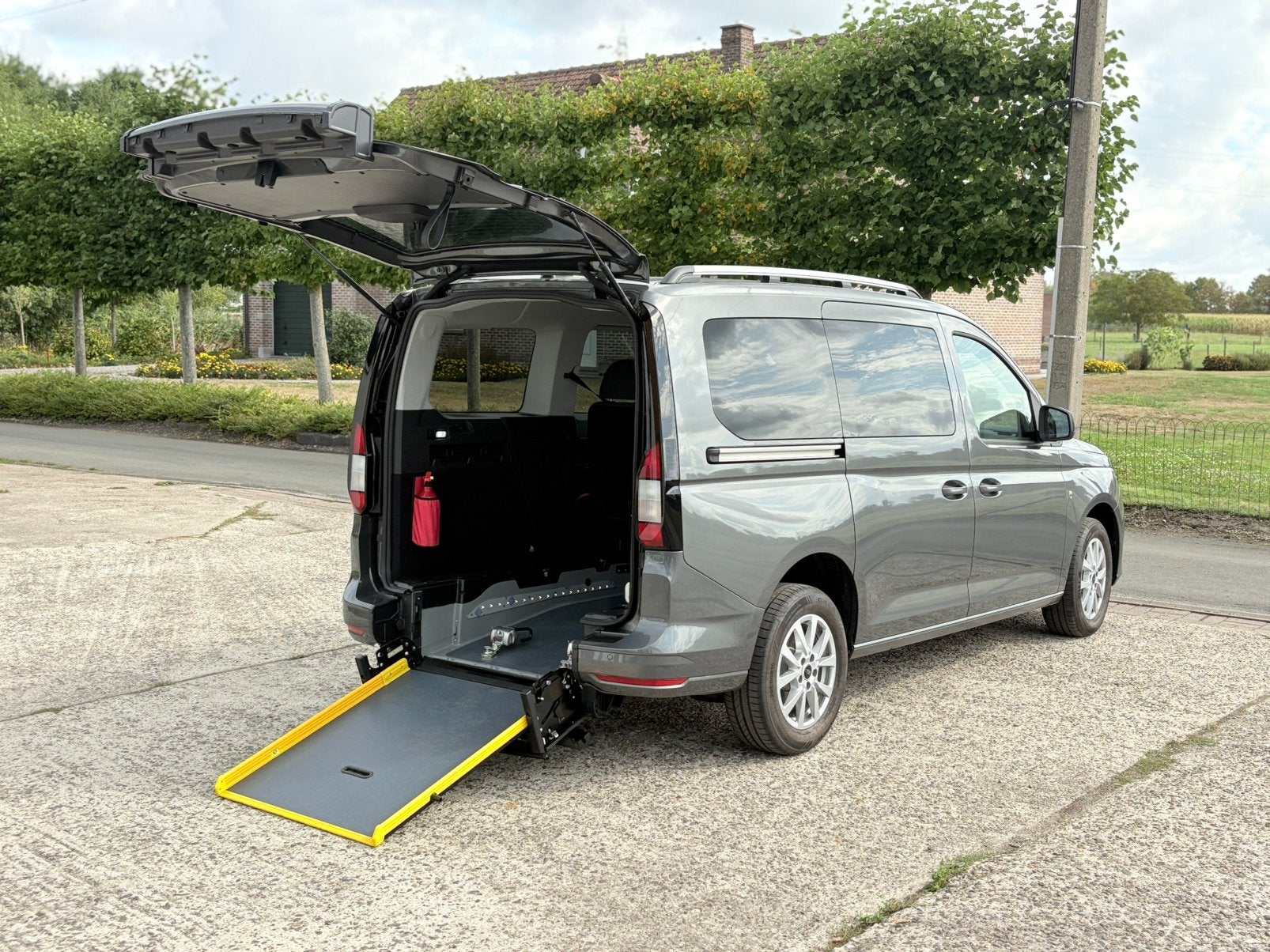♿️Ford Tourneo Grand Connect 1.5benzine Rolstoel Invalide, Auto's, Ford, Automaat, Monovolume, Euro 6, Bedrijf