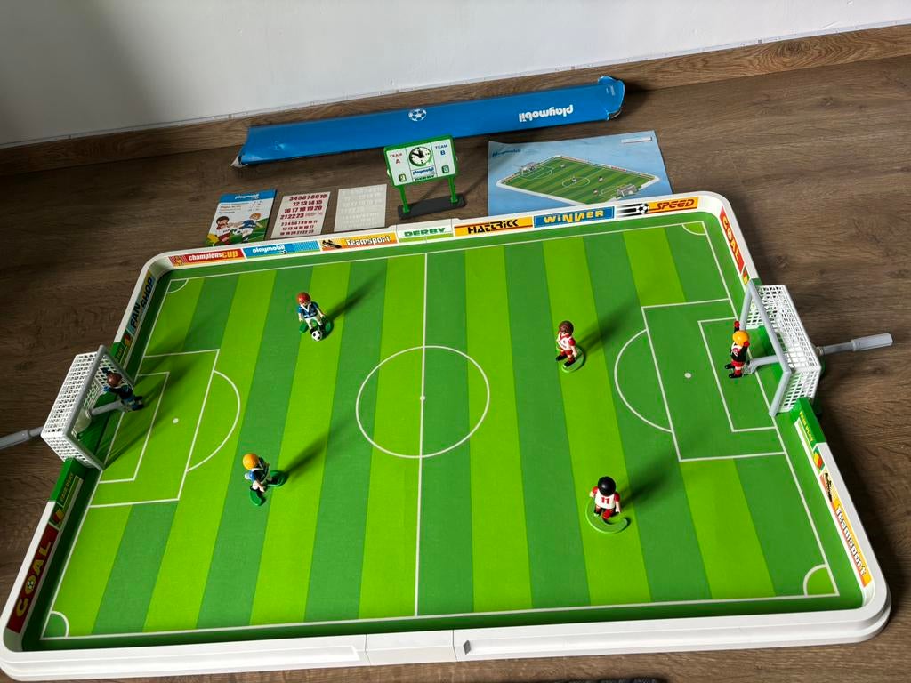 Playmobil 4700: voetbalveld met spelers, Enlèvement, Comme neuf