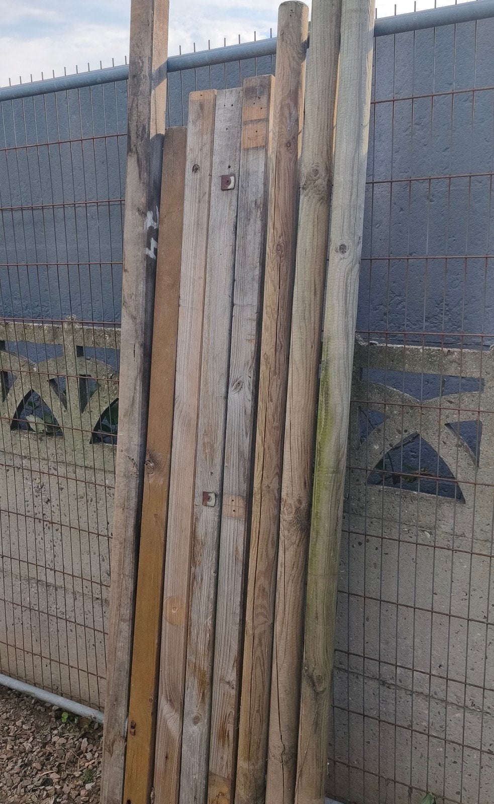 Houten palen., Ophalen, Palen