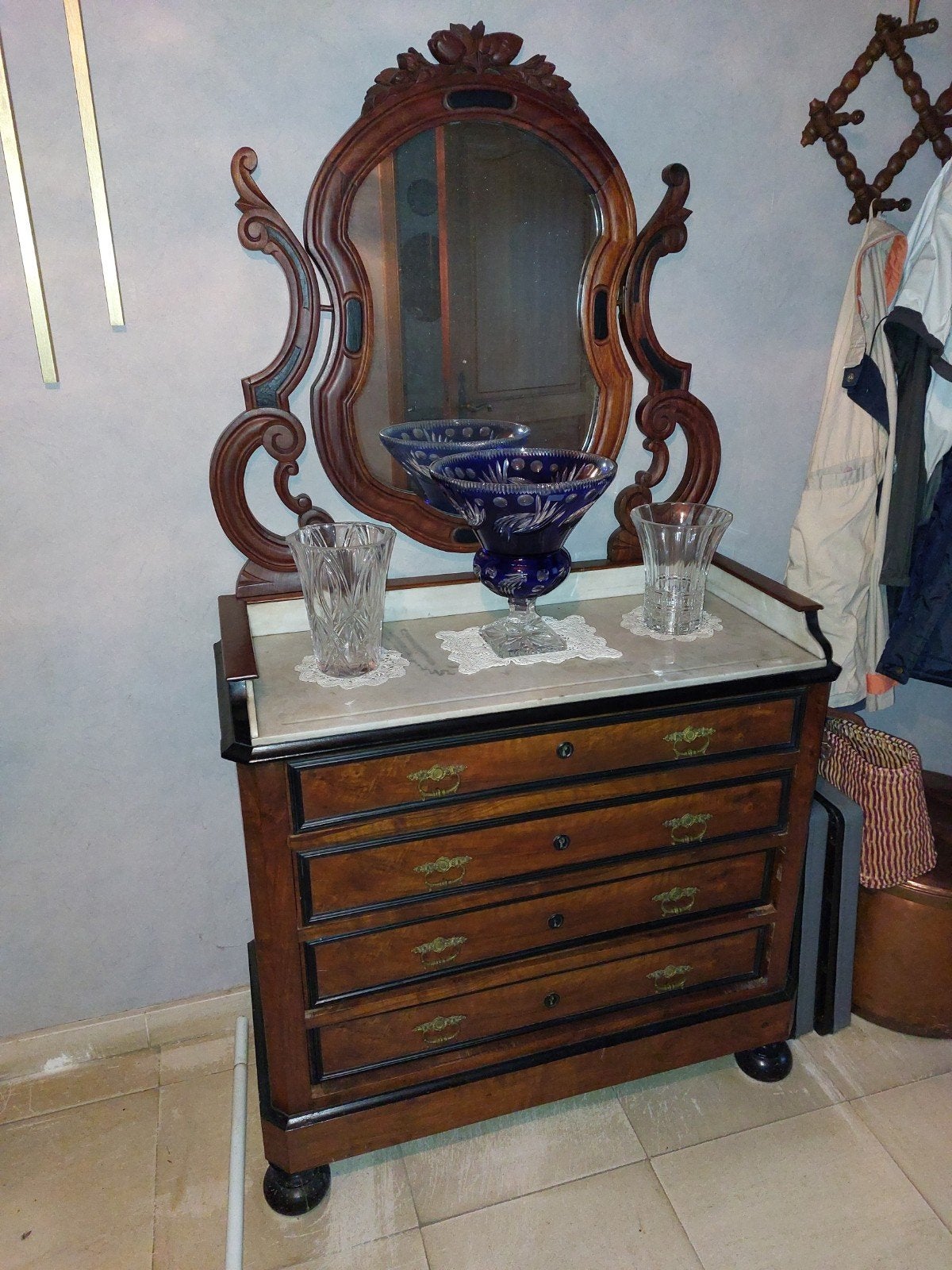 commode Louis-Philippe, Enlèvement