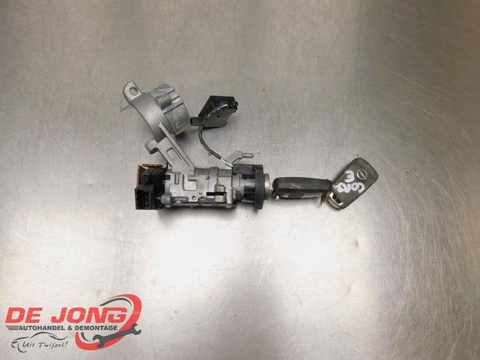 Kontaktslot + Sleutel van een Opel Corsa, Gebruikt, -, -, Opel