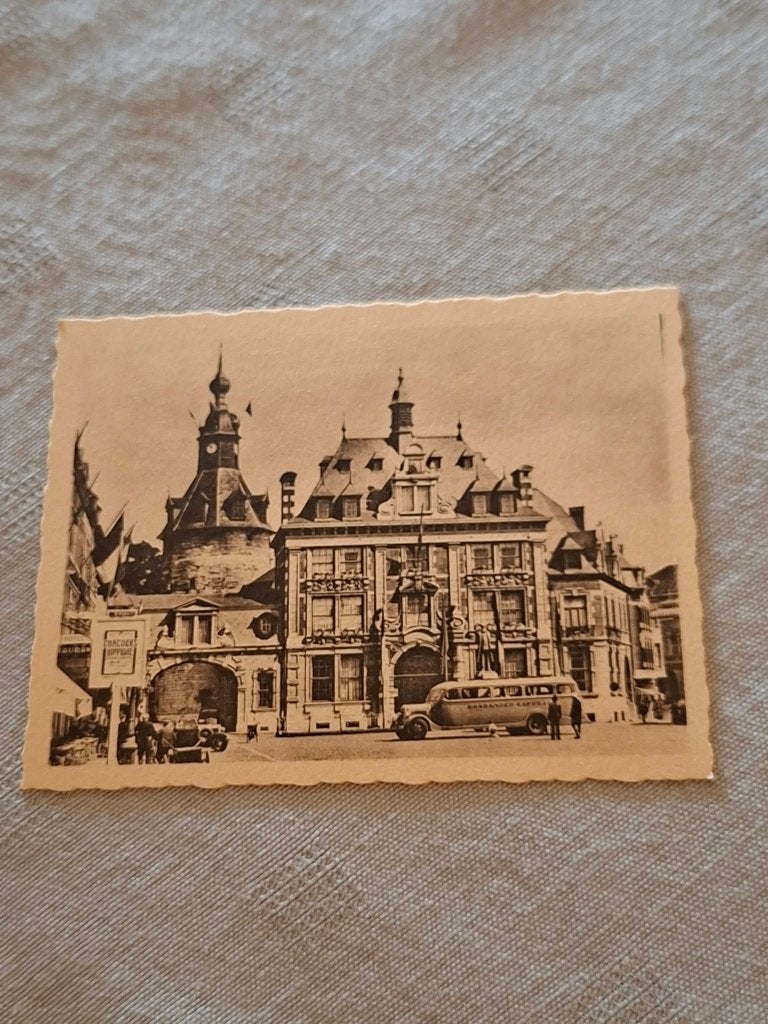 Prentje/Chromo : Namur : De beurs en Belfort, Enlèvement ou Envoi, Gravure, Utilisé, 1940 à 1960