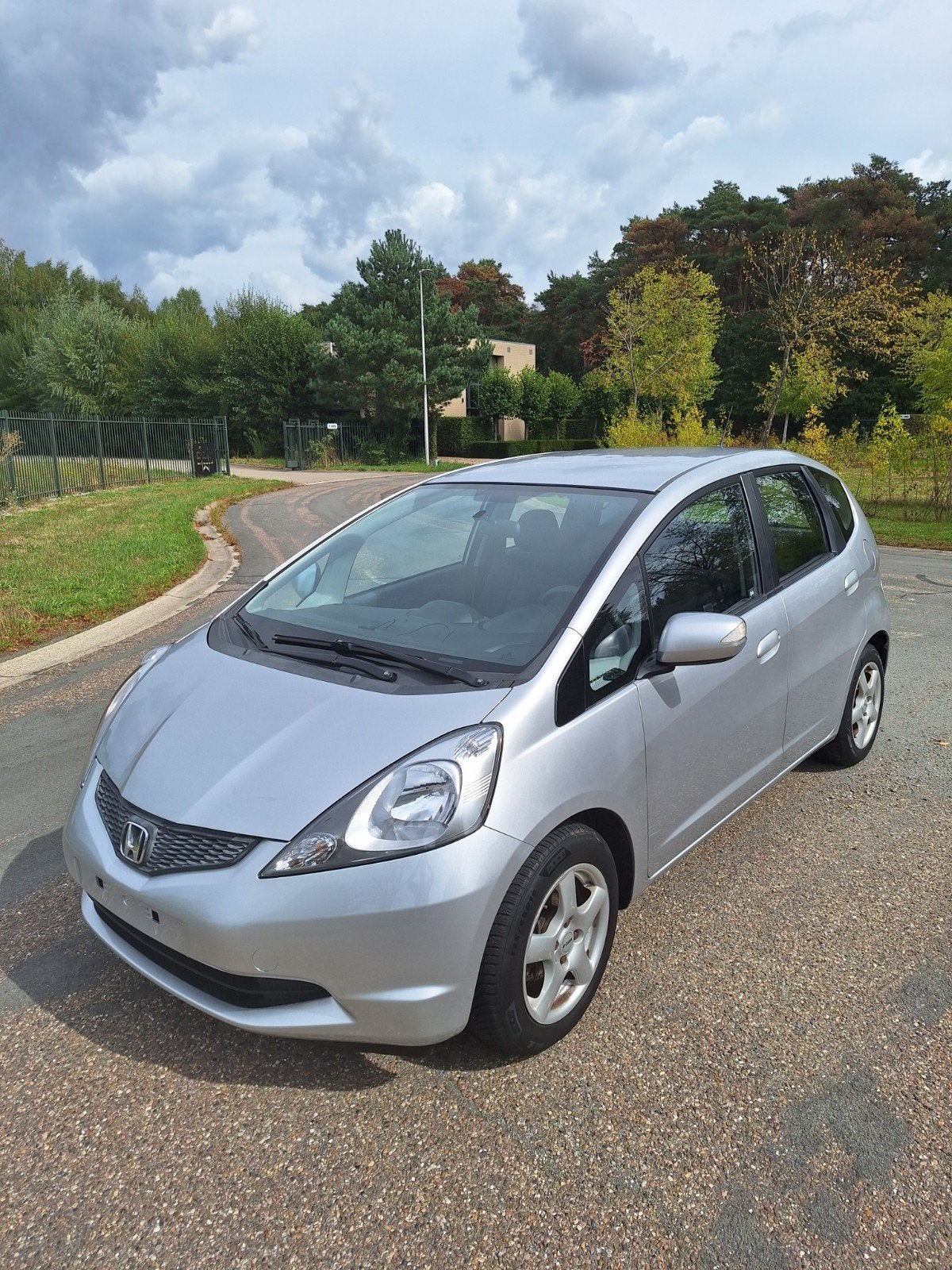 honda jazz automatic, Auto's, Honda, Zwart, 4 cilinders, Bedrijf, Zilver of Grijs