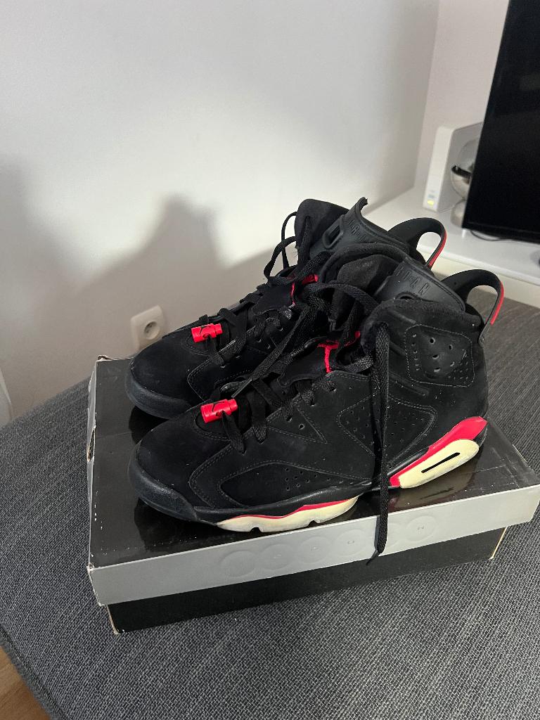 Jordan 6 Varsity red black taille 42,5, Vêtements | Hommes, Chaussures, Enlèvement ou Envoi, Porté, Jordan, Baskets