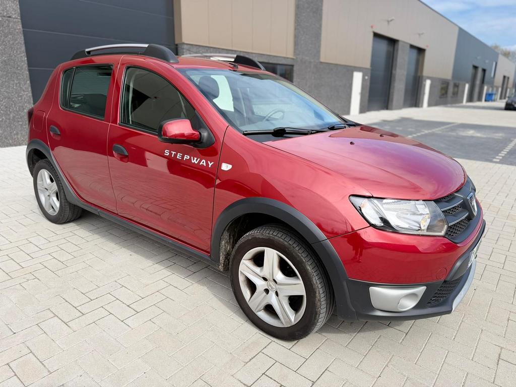 Dacia sandero stepway 0.9 benzine - euro 5 - 82.000 km, Auto's, Dacia, Euro 5, Zwart, Bedrijf, Handgeschakeld