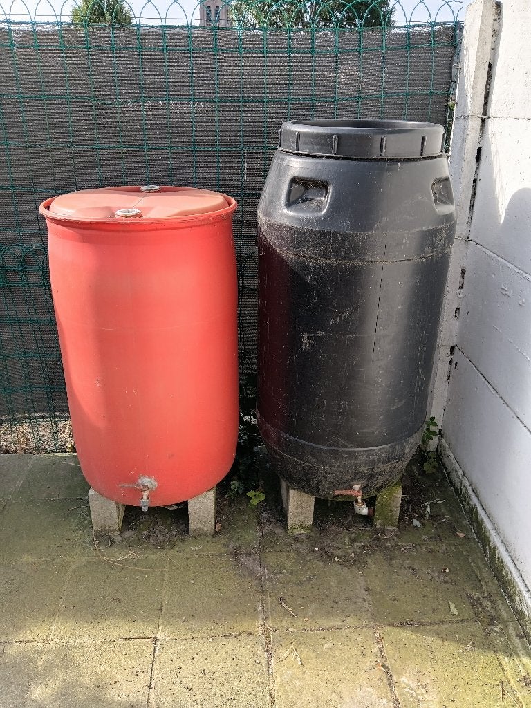 Vaten +/- 200 liter met kraantje, Tuin en Terras, Regentonnen, Ophalen, Kunststof, Gebruikt, Met kraantje