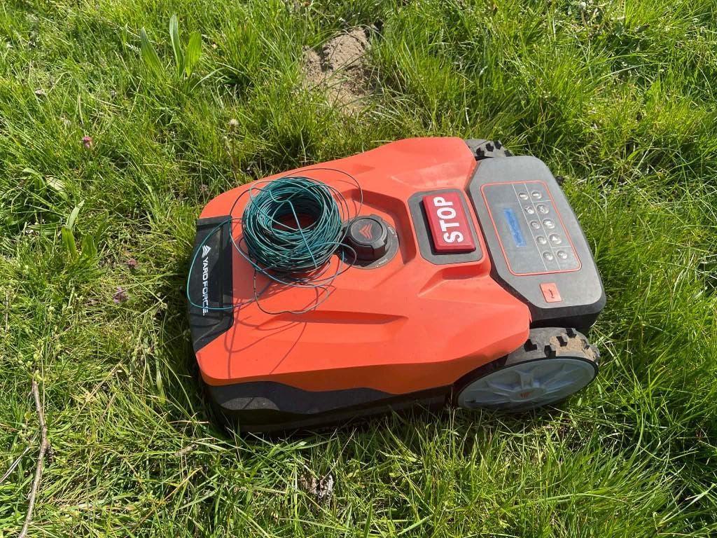 Yard Force XPower 400 - Robotgrasmaaier 400m² App besturing, Ophalen, Bestuurbaar via app, Zo goed als nieuw, Minder dan 20 cm