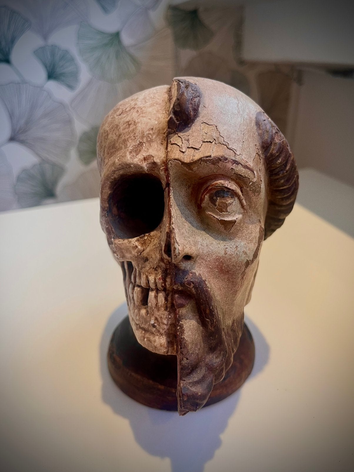 Buste en bois de Vanitas du XVIIIe siècle, Enlèvement ou Envoi