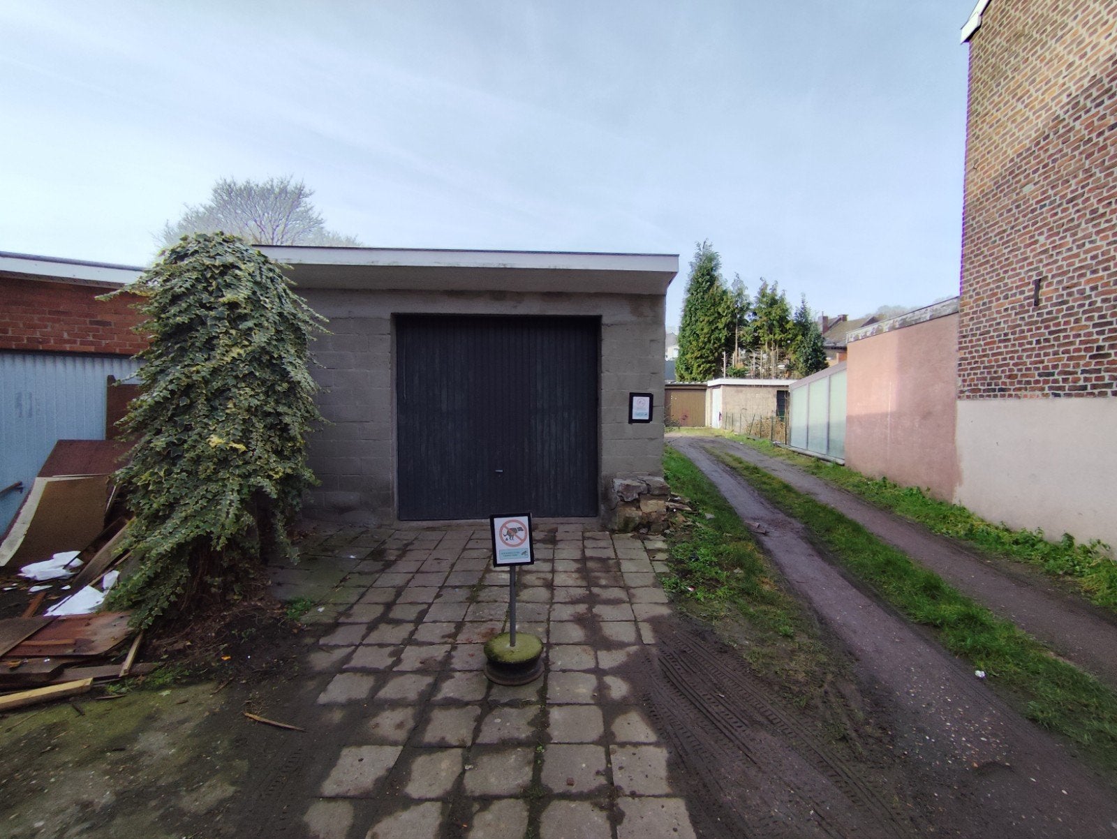 A louer entrepôt 54 M2 à 4420, Immo