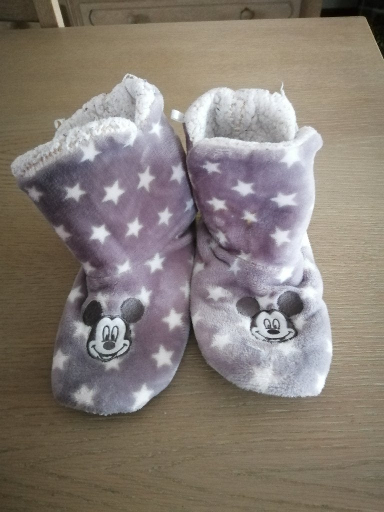 " MINNIE MOUSSE " PANTOFFELS maat 36, Meisje, Overige typen, Ophalen of Verzenden, Zo goed als nieuw