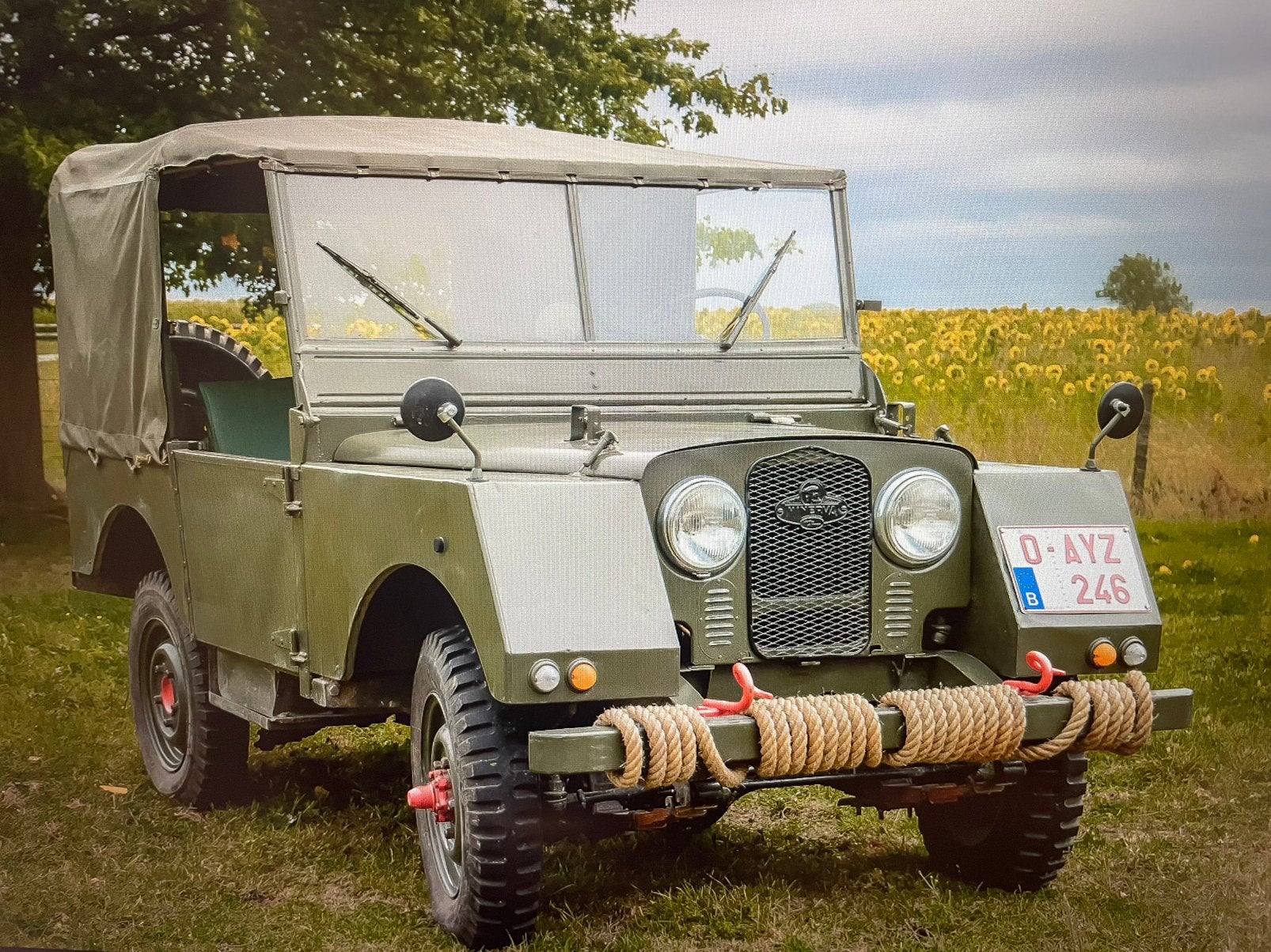 Prachtige oldtimer Minerva legerjeep, Autos, Oldtimers & Ancêtres, Cuir, Achat, Land Rover, Boîte manuelle