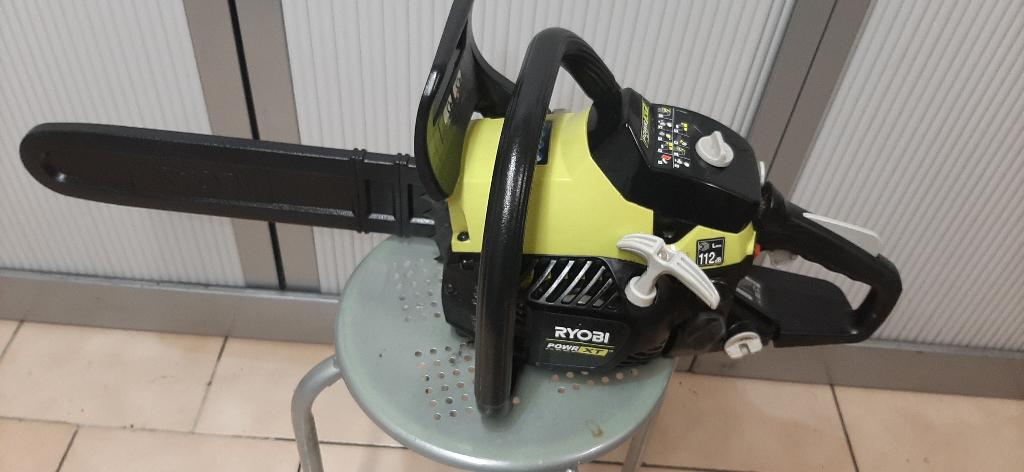 Tronçonneuse RYOBI 1.3 Kw 40cm, presque neuve !, Bricolage & Construction, Outillage | Scies mécaniques, Comme neuf, Tronçonneuse