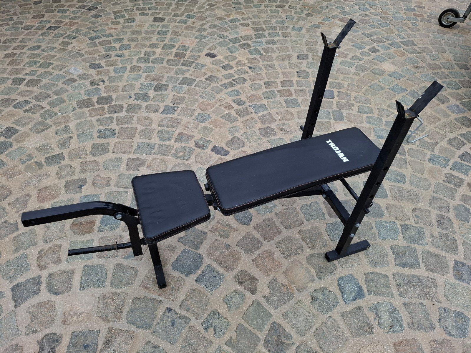 Bench, Ophalen