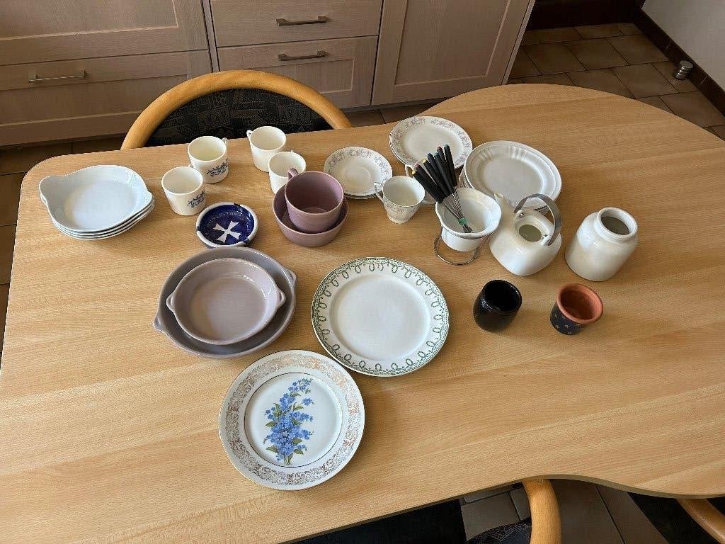 Verschillende porseleinen borden en tassen, Ophalen, Gebruikt, Bord(en)