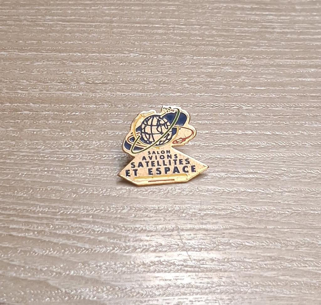 PIN - SALON AVIONS SATELLITES ET ESPACE - RUIMTEVAART, Enlèvement ou Envoi, Utilisé, Autres sujets/thèmes, Insigne ou Pin's