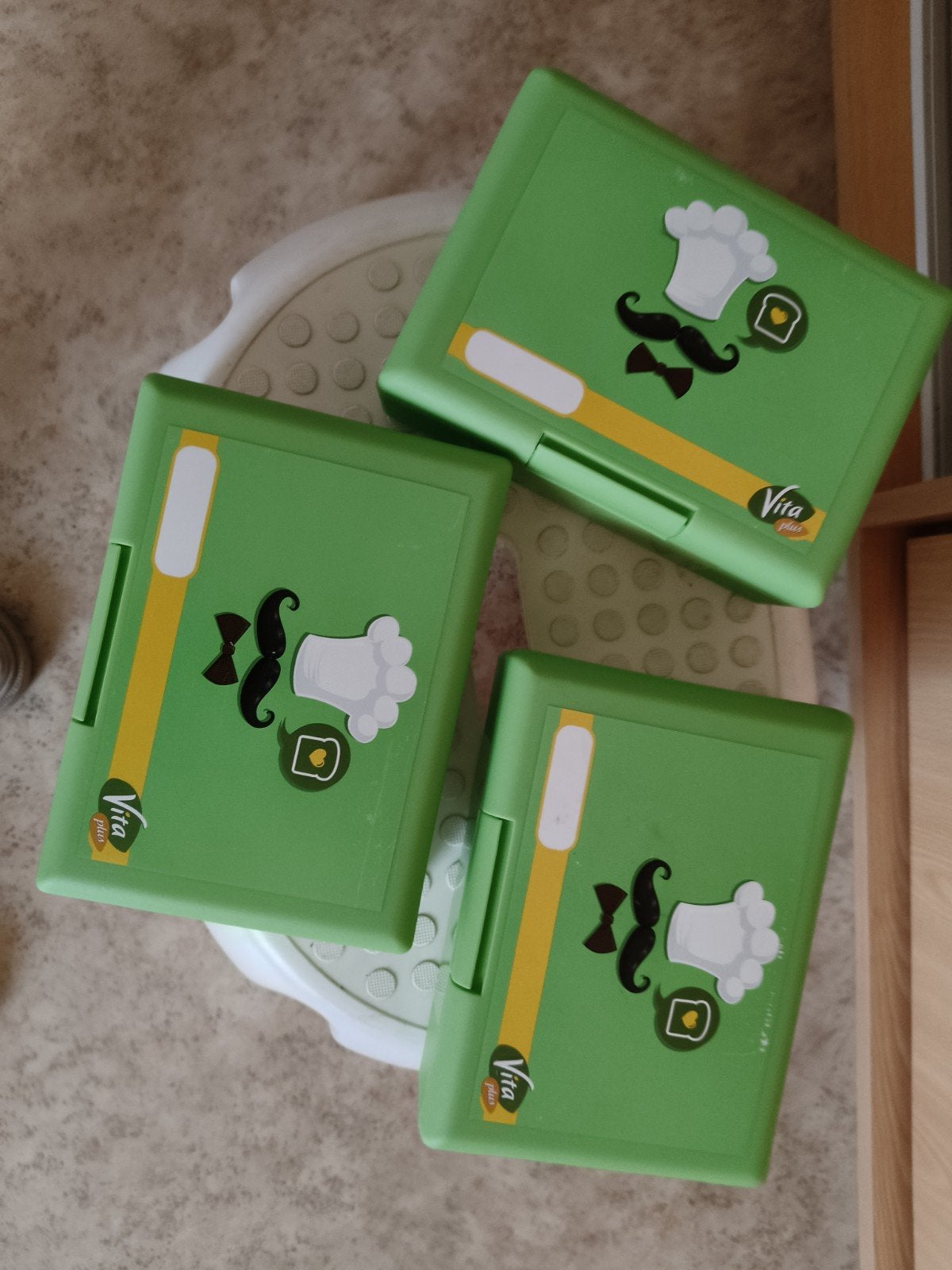 Drie brooddozen, Diversen, Ophalen