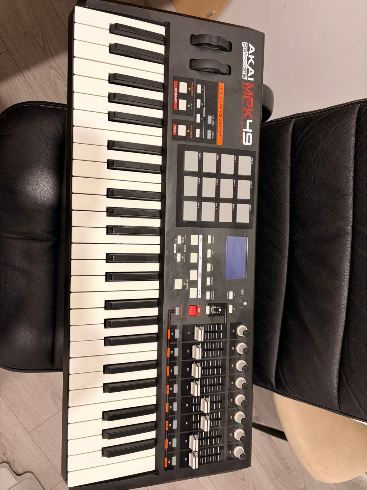 Akai mpk 49, Enlèvement, Comme neuf