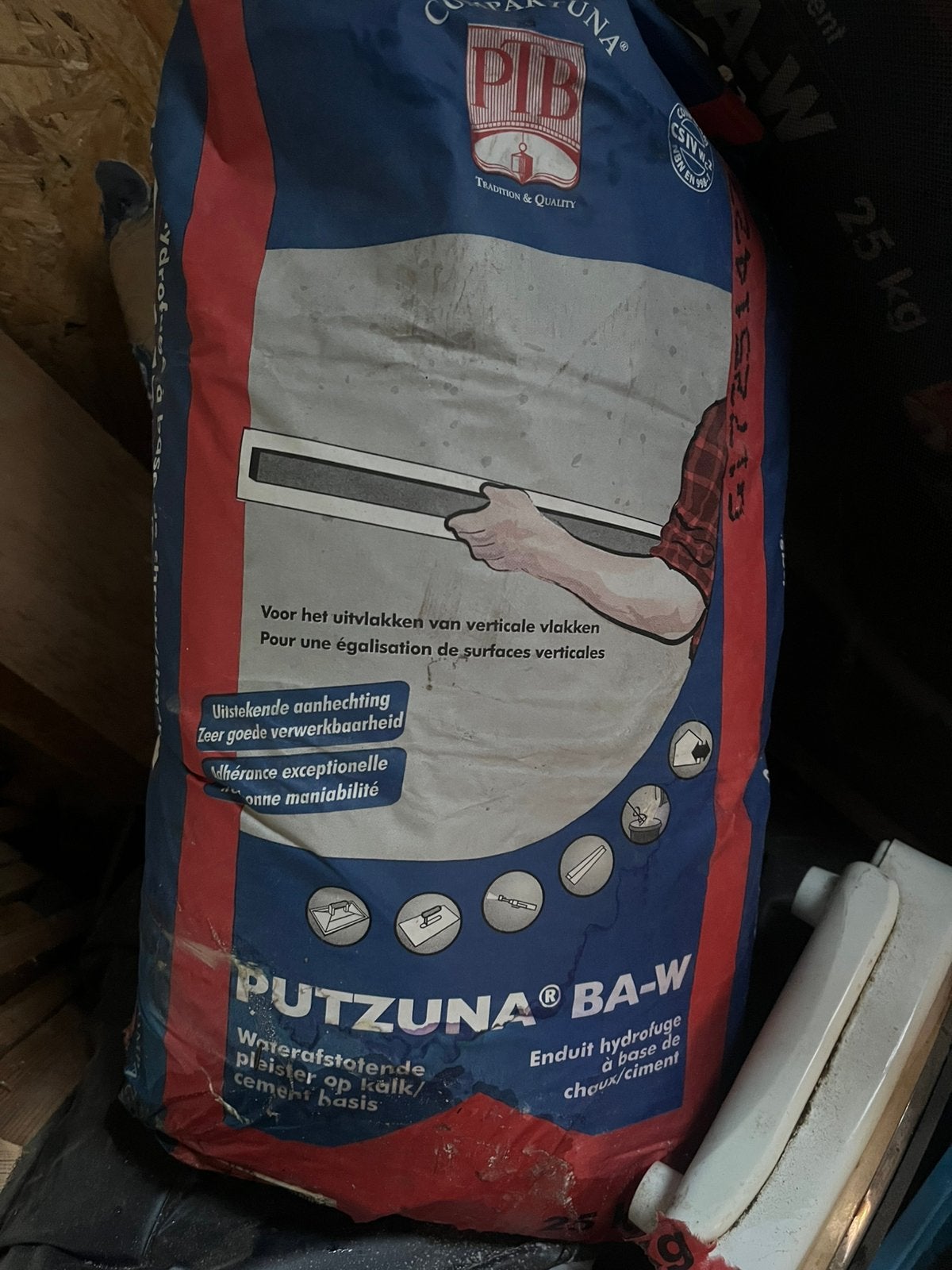 4 zakken potzuna cementpleister, Bricolage & Construction, Enlèvement, Comme neuf