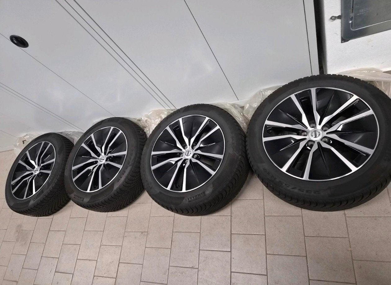 Jantes Volvo XC90 avec pneus à prix spot !, Autos : Pièces & Accessoires, Pneus et Jantes, Pneus été, 235 mm, 19 pouces
