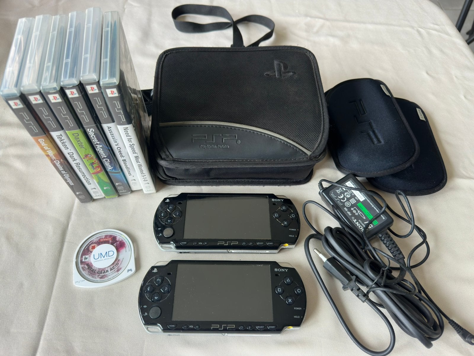 PSP Bundel: 2x Console, 6 Games, Oplader & Deluxe Tas, Games en Spelcomputers, Spelcomputers | Sony PSP, Ophalen, Zo goed als nieuw