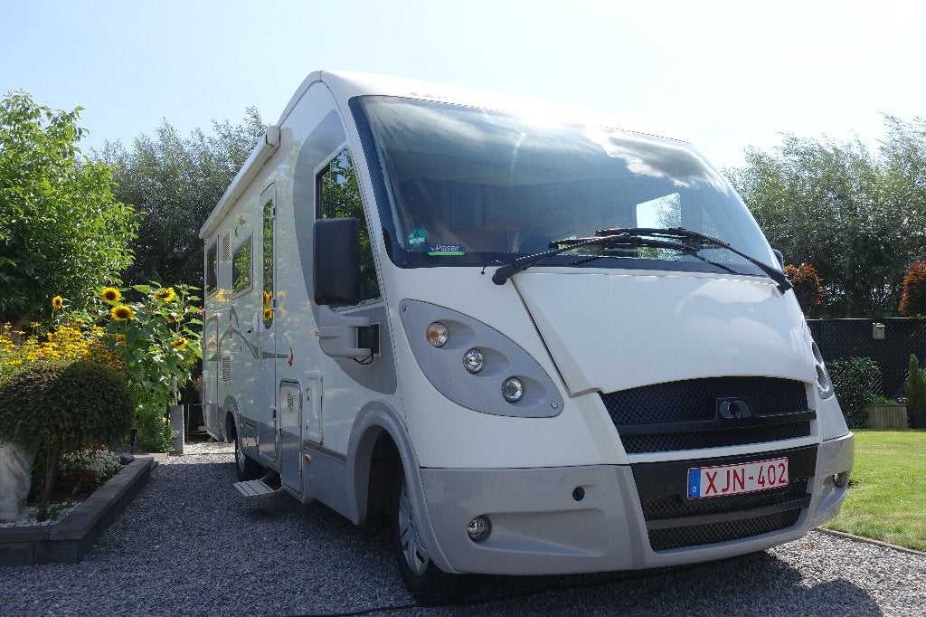Integraal mobilhome ADRIA, Caravanes & Camping, Camping-cars, Jusqu'à 4, Siège standard, Boîte manuelle, Porte conducteur