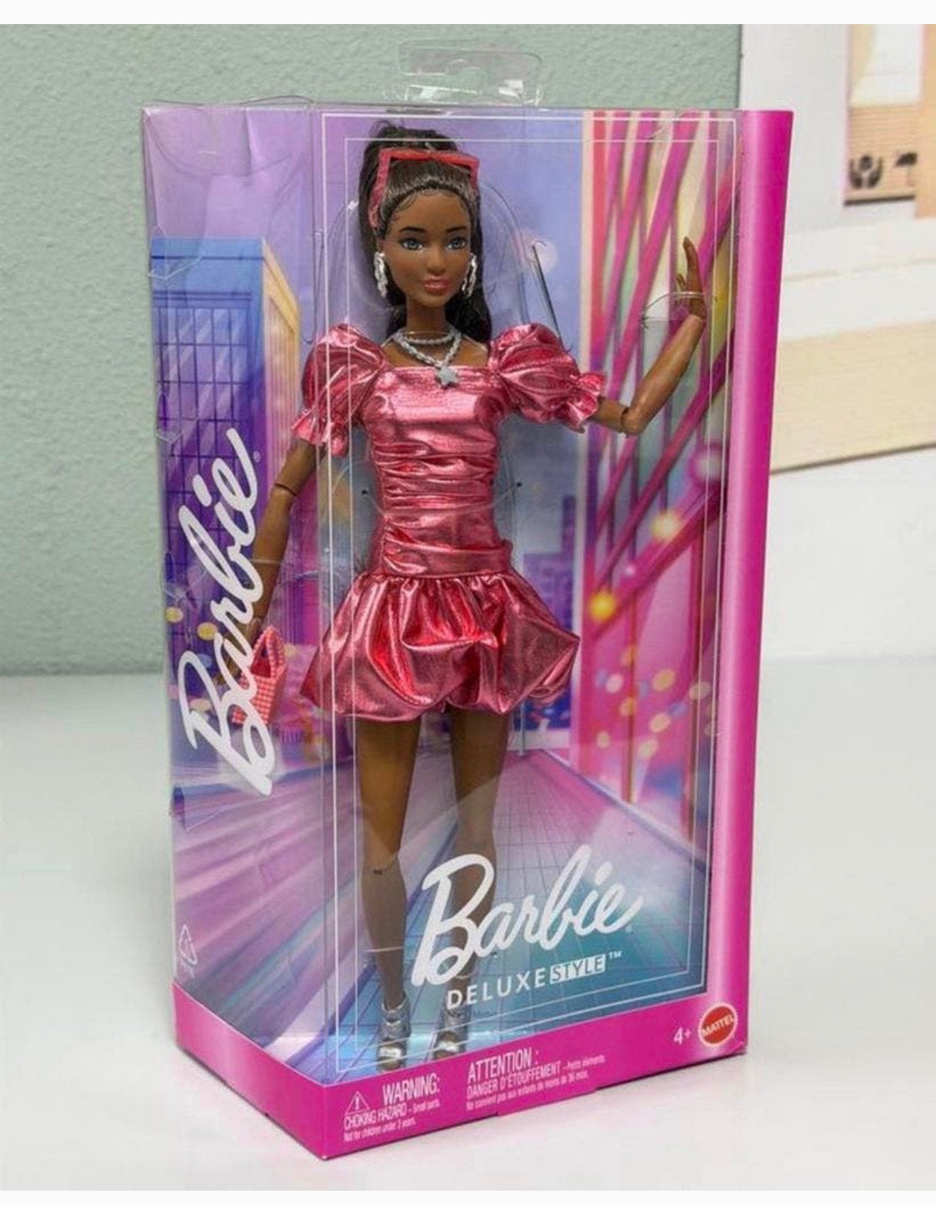 Barbie Deluxe Stijl Pop Metallic Koraal roze Jurk doll NIEUW, Ophalen of Verzenden, Nieuw, Barbie
