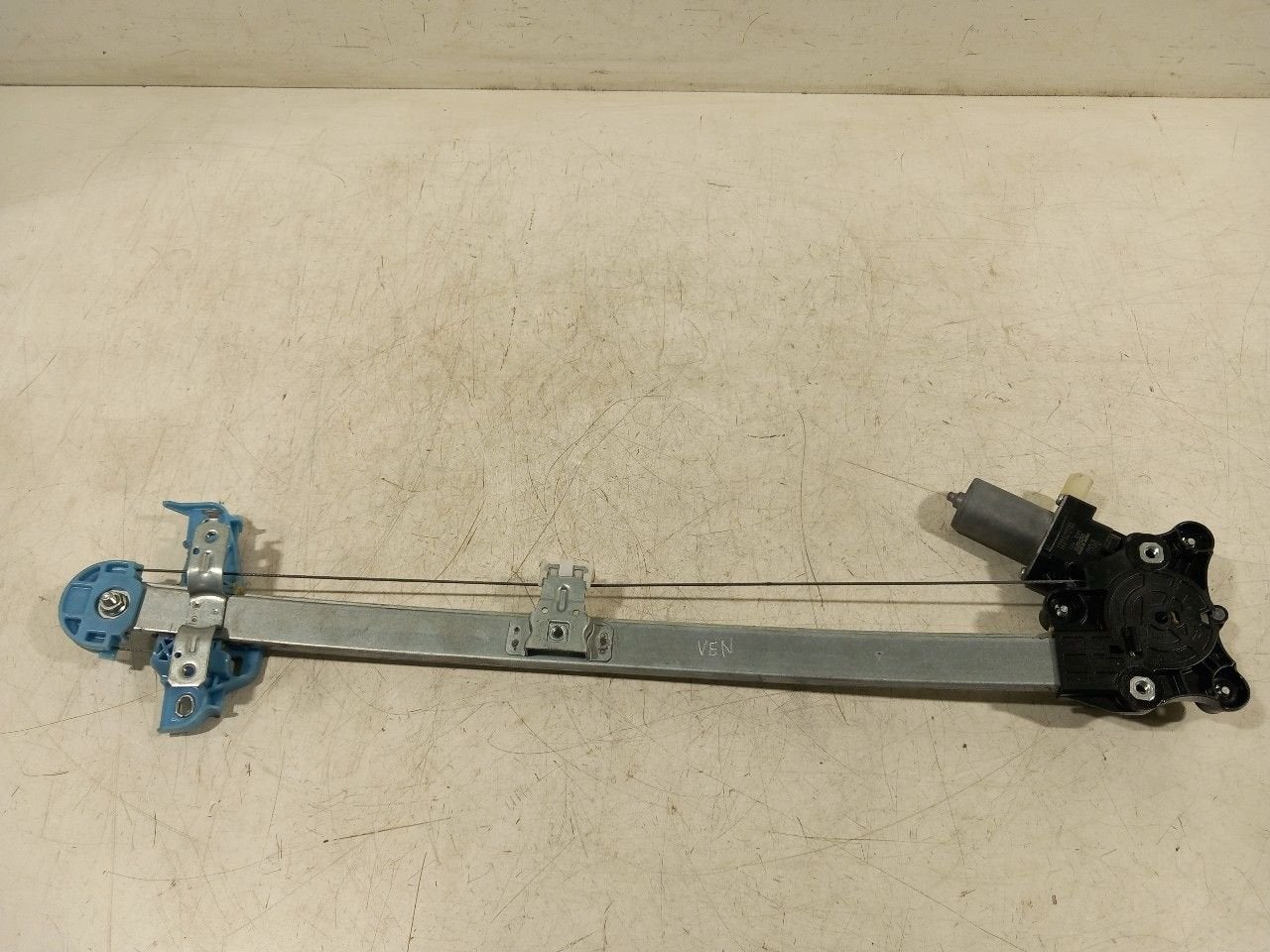 Raammechaniek elektrisch rechts voor Suzuki Swift, Onderdelen@venauto.nl, Van der Ven Autorecycling B.V., Gebruikt, Ettenseweg 76, 4706 PB Roosendaal, The Netherlands