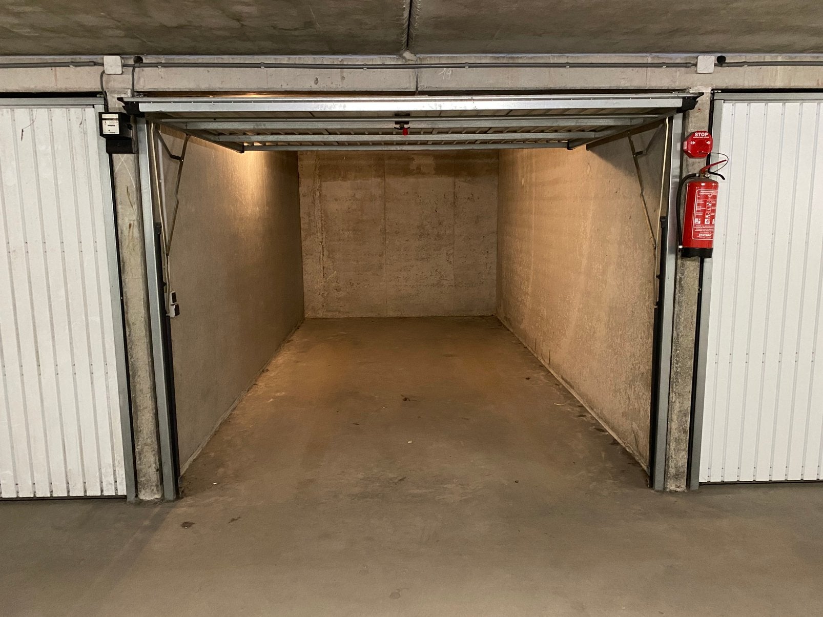 Garage à louer à la panne, de 12€ à 15€ par jour, Ville, Anvers et Flandres, Hébergement pour groupe, Autres types