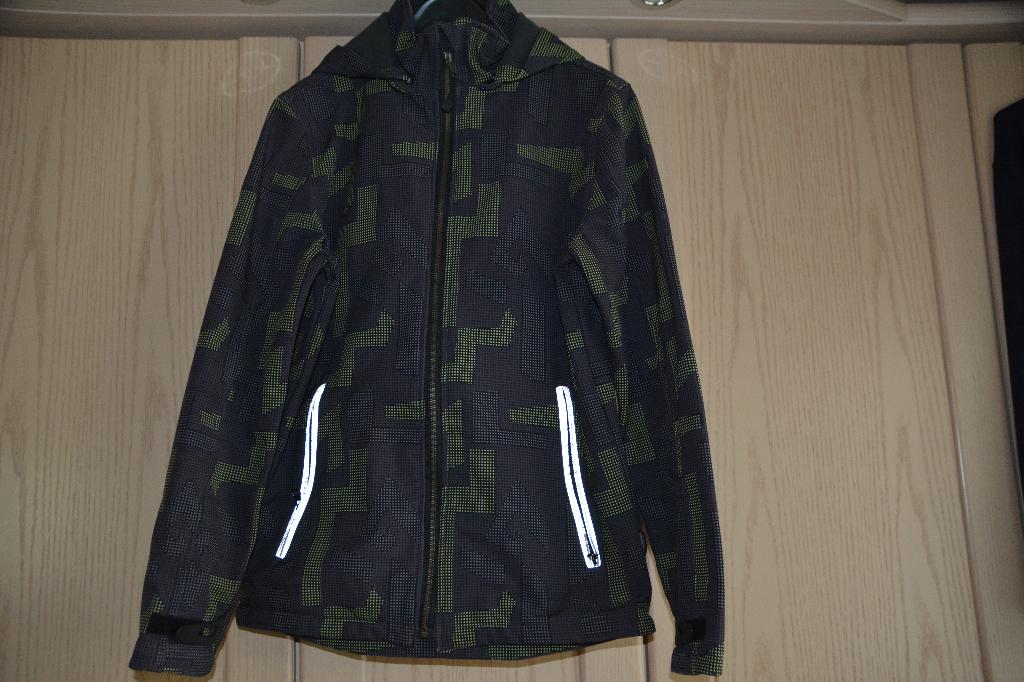 Regenjas maat 176, Kinderen en Baby's, Kinderkleding | Maat 176, Outburst, Ophalen of Verzenden, Zo goed als nieuw, Jongen
