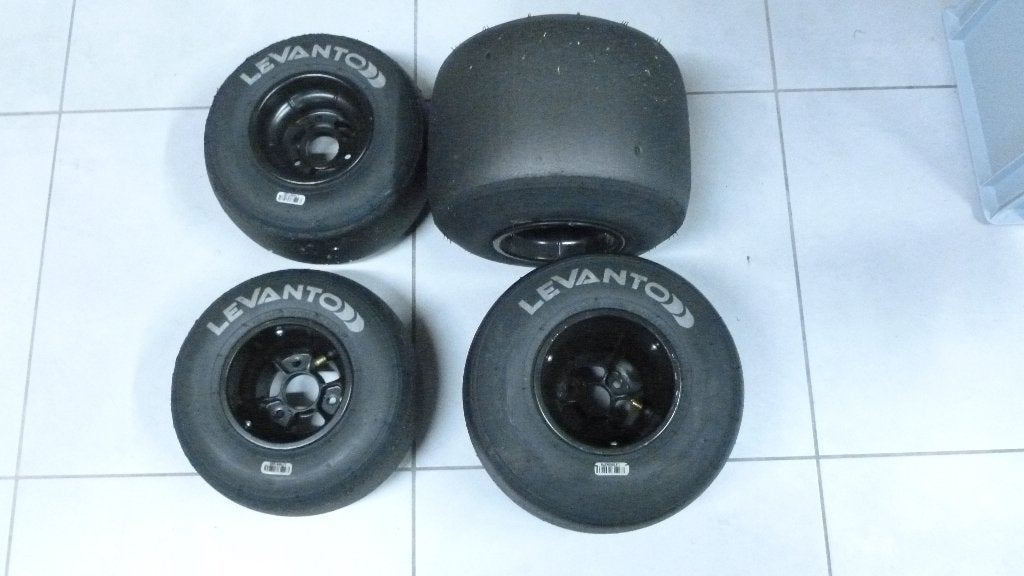 Jantes CRG et pneus, Sports & Fitness, Enlèvement, Comme neuf, Pièces Kart