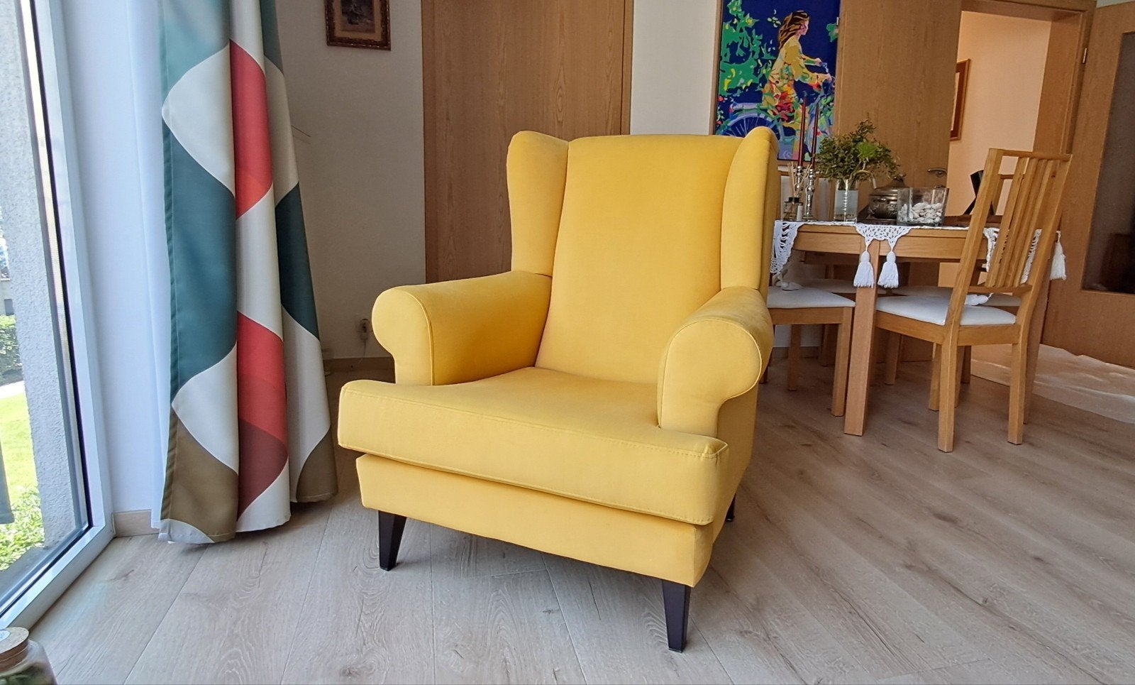 Fauteuil en velours jaune, Maison & Meubles