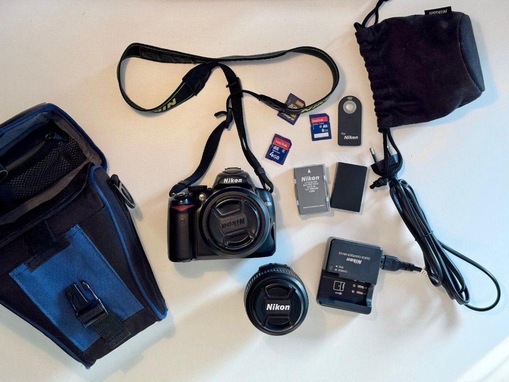 Nikon D5000 DSLR + 2 Lenses + Accessories, TV, Hi-fi & Vidéo, Enlèvement ou Envoi, 12 mégapixels, 4 à 7 fois, Utilisé