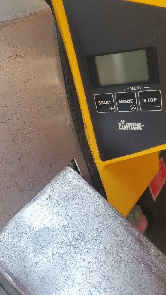 Presse-agrumes Zumex Speed Pro Self Service + meuble, Enlèvement ou Envoi, Utilisé, Autres types