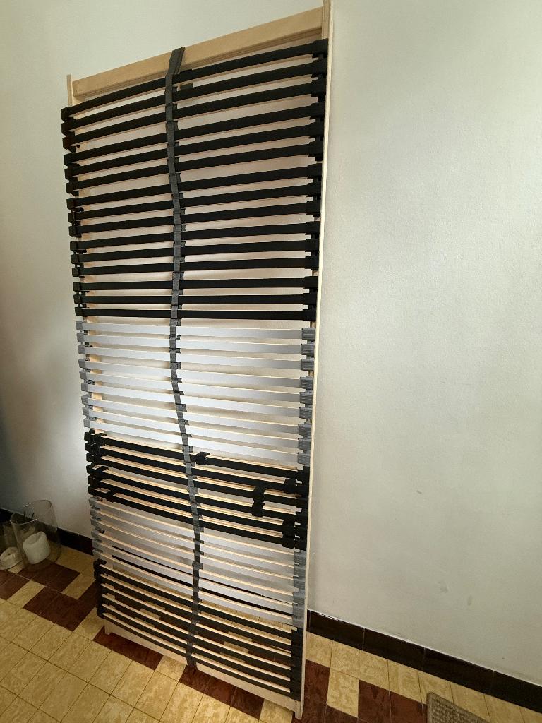 Gratis 2 Lattenbodems van 80 x 200 cm, Maison & Meubles, Chambre à coucher | Matelas & Sommiers, Comme neuf, Sommier, 200 cm, Enlèvement