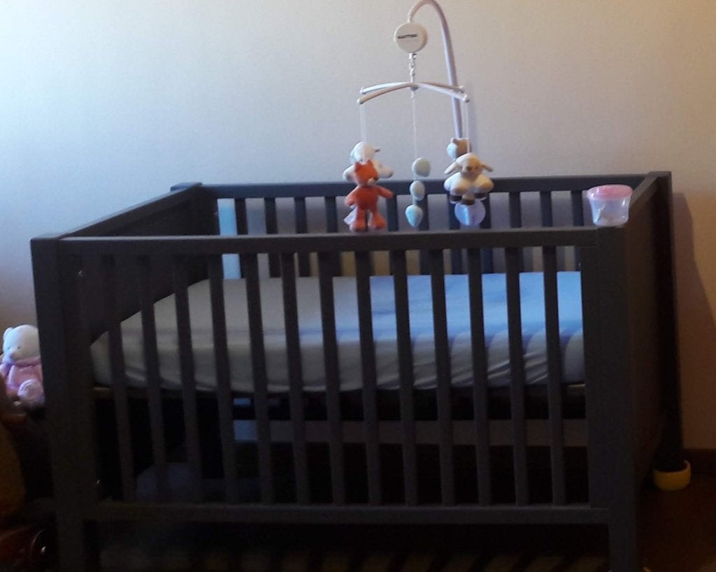 Babybedje (grijs) 60x120, Ophalen, Zo goed als nieuw, Minder dan 140 cm, Minder dan 70 cm