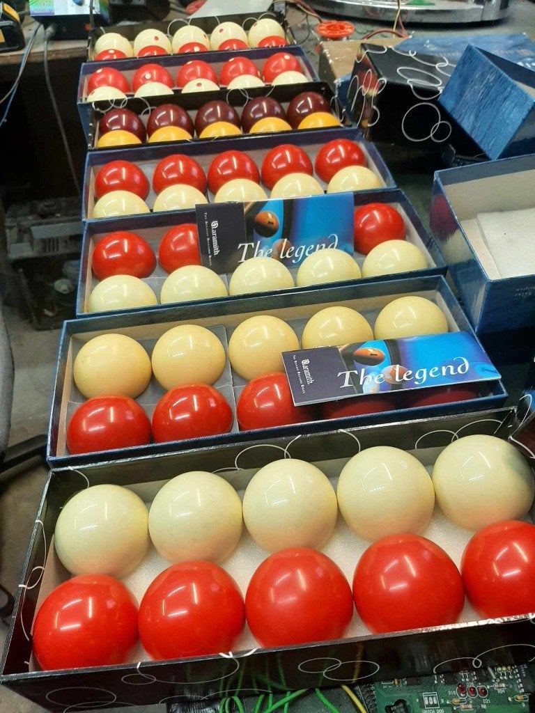Alles voor uw biljart en tafelvoetbal., Sport en Fitness, Ophalen, Nieuw, Keu of Ballen