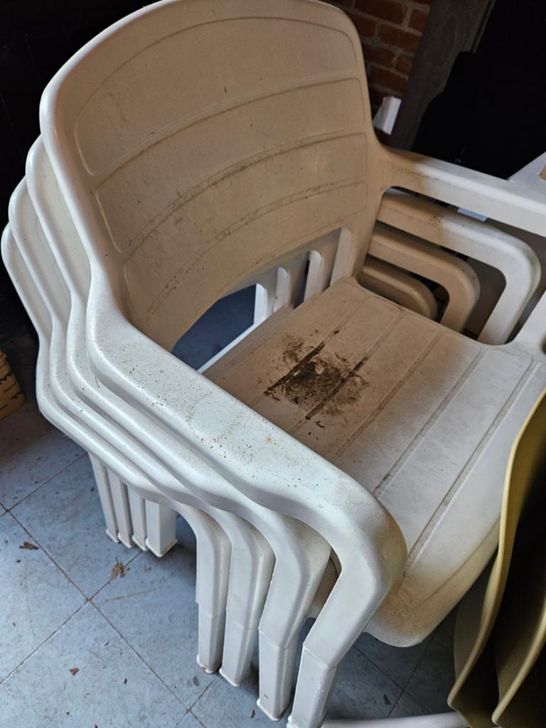 4 witte tuinstoelen pvc, Tuin en Terras, Ophalen, ..., Null@null.be, ...