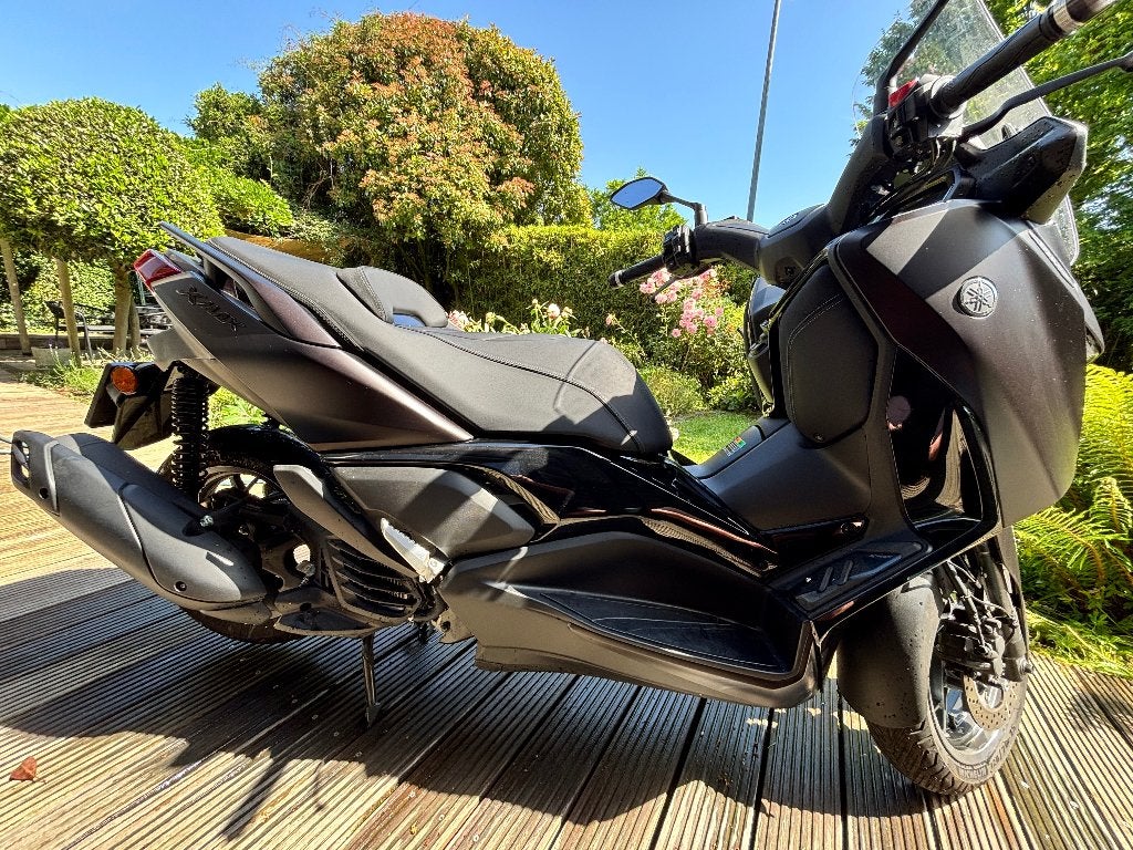 Yamahas X-Max 125 tech max 2025 dark magma, Fietsen en Brommers, Scooters | Yamaha, Zo goed als nieuw, Overige modellen, Klasse B (45 km/u)