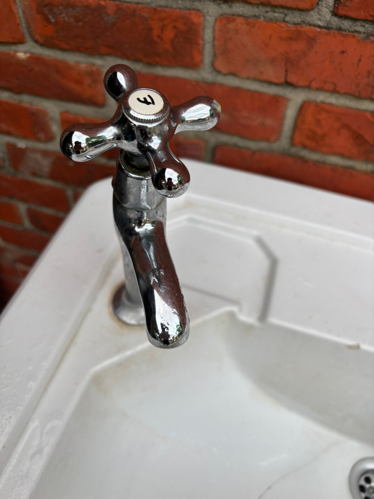 Retro wasbak op voet, 2 antieke kranen inbegrepen, Doe-het-zelf en Bouw, Sanitair, Ophalen, Gebruikt