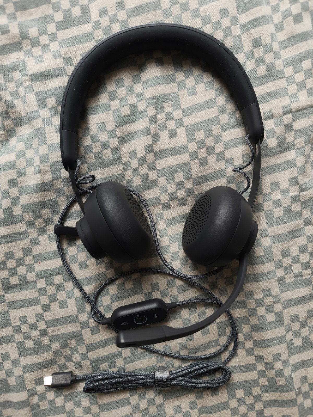 Logitech Zone Wired (headset + etui), Logitech, On-ear, Ophalen of Verzenden, Zo goed als nieuw