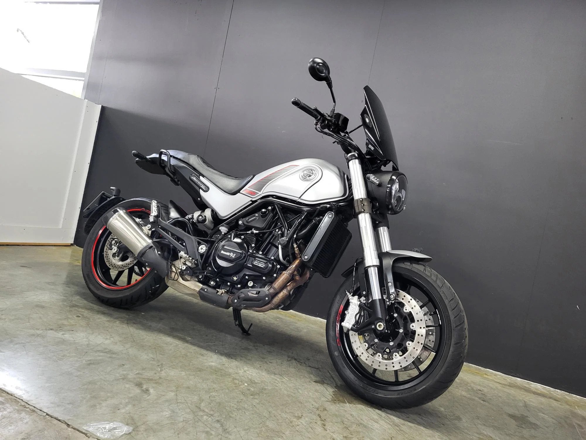 Benelli Leoncino 500 stijlvolle A2-scrambler (bj 2022), Motoren, Bedrijf, Overig, 12 t/m 35 kW, 500 cc