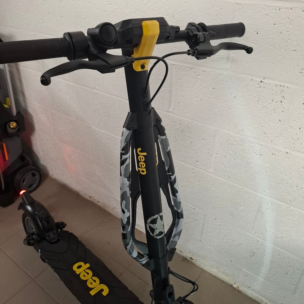 Trottinette électrique Jeep Step Urban Camou 17 km!!!!, Enlèvement, Comme neuf, Step électrique (E-scooter), Jeep