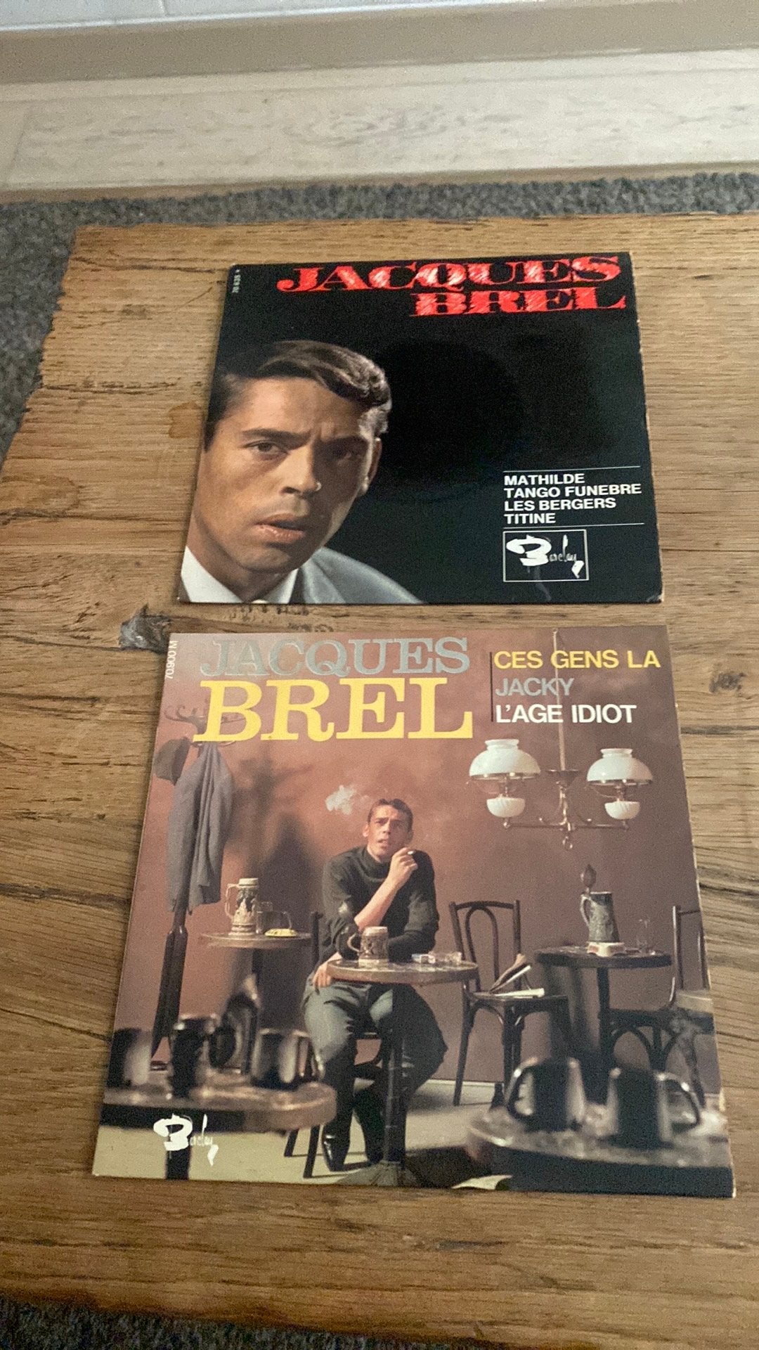 Lot de deux vinyles, 45 tours de Jacques Brel voir photos, Enlèvement, Utilisé
