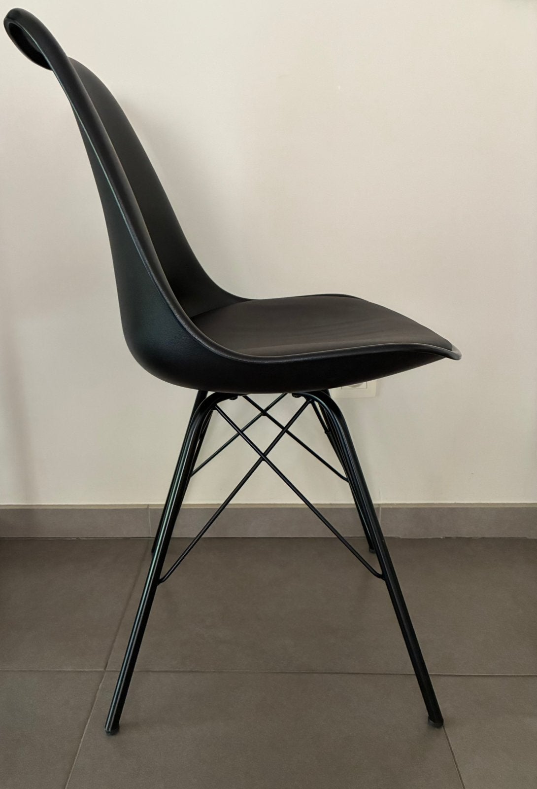 Zwarte kuipstoelen met metalen onderstel, Enlèvement, Utilisé, Synthétique